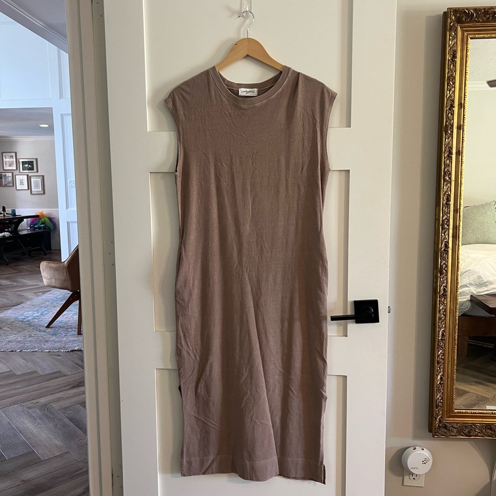 Carly Jean Los Angeles Sleeveless Taupe Midi Dress